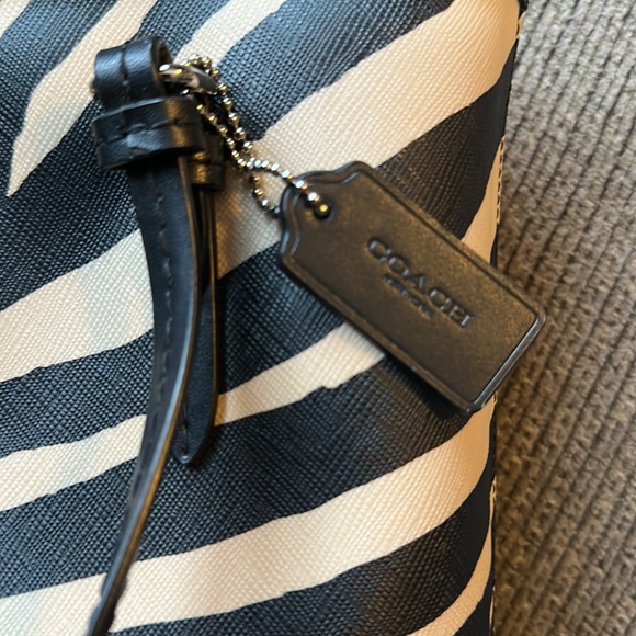 Coach purse - Picture 2 of 6